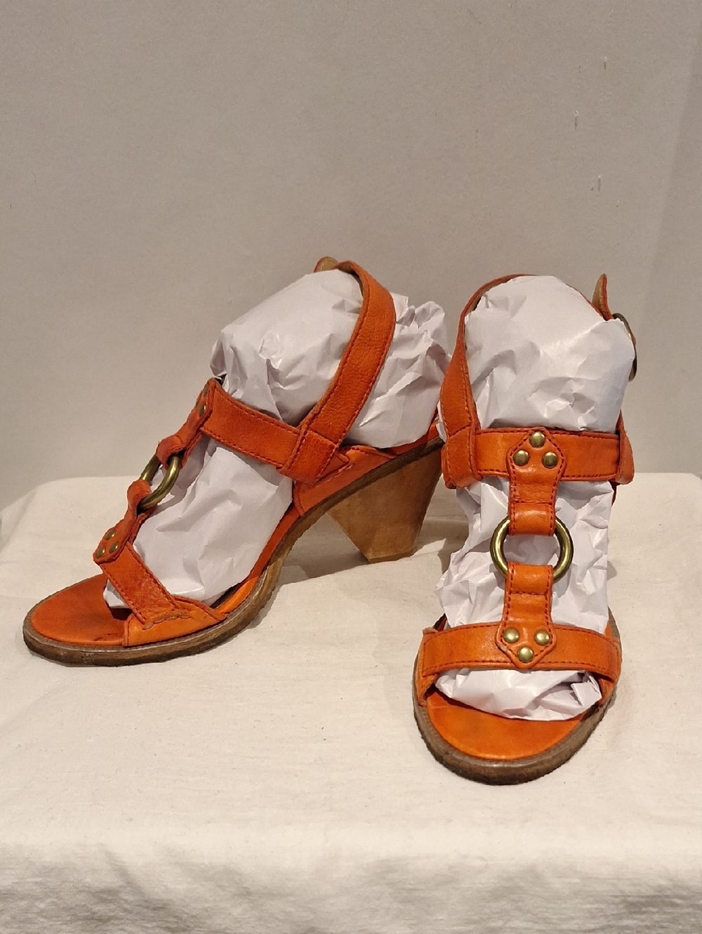 Frye Mandy Women's Orange Leather T-Strap Heeled Sandals Size 9